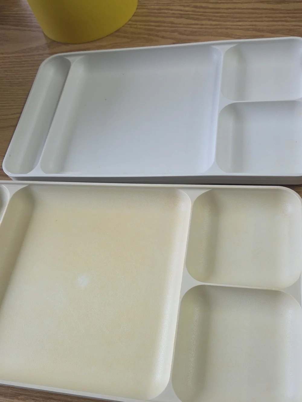 4 Tupperware Cream Cafeteria Divided Lunch Trays Camping